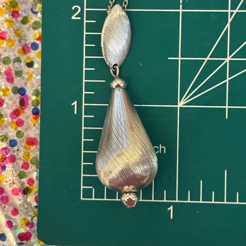 Vintage Sara Coventry necklace, unique pendant on 18” chain - Picture 7 of 7